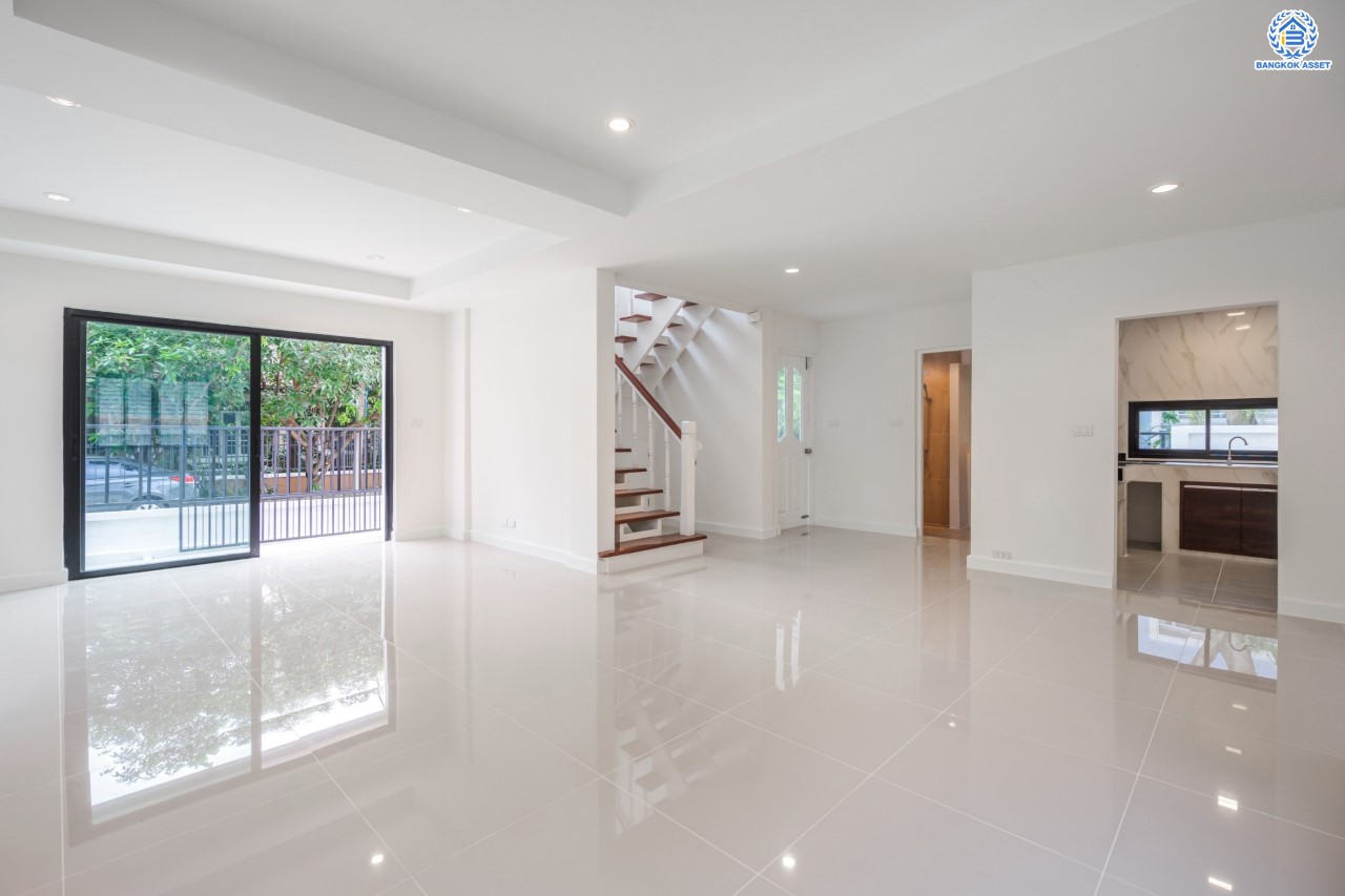 บ้านมือสองตกแต่งใหม่ แบรนด์ LH ม.ชัยพฤกษ์ วัดลาดปลาดุก หลังมุม ตอบโจทย์ทุกการอยู่อาศัย เนื้อที่ 69.2 ตร.ว. ฟังก์ชัน 3 ห้องนอน 2 ห้องน้ำ 1 ที่จอดรถ บนทำเลดีที่สุด! ใกล้เซ็นทรัลเวสต์เกต ทางด่วน "กาญจนาภิเษก" และเพียง 10 นาที ถึงรถไฟฟ้า "สถานีคลองบางไผ่"